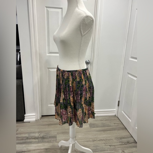 Floral Skirt - Picture 3 of 7